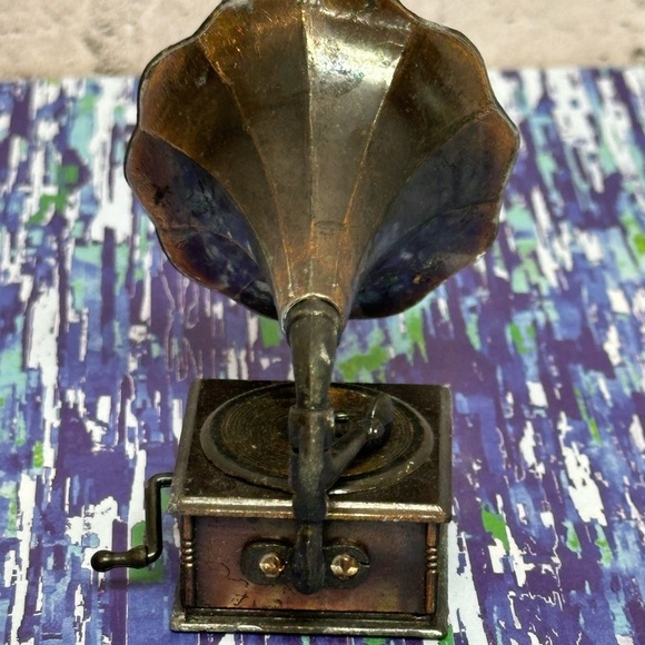 Vintage Play Me Pencil Sharpener Miniature Antique PHONOGRAPH RECORD PLAYER 3 in - Picture 4 of 6